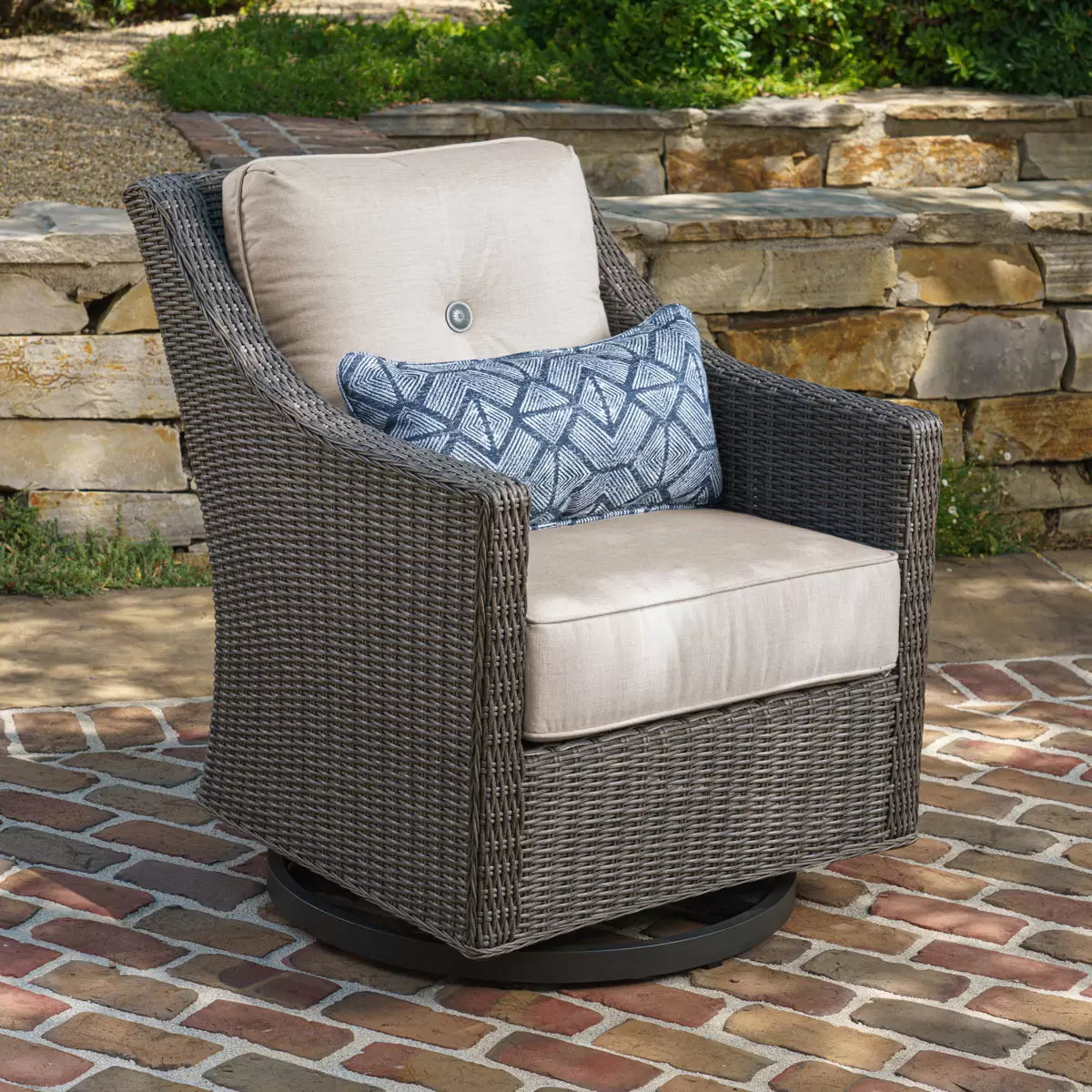 Agio Montreal 3 Piece Woven Bistro Set